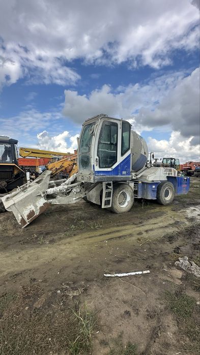 Бетоносмеситель миксер с самозагрузкой