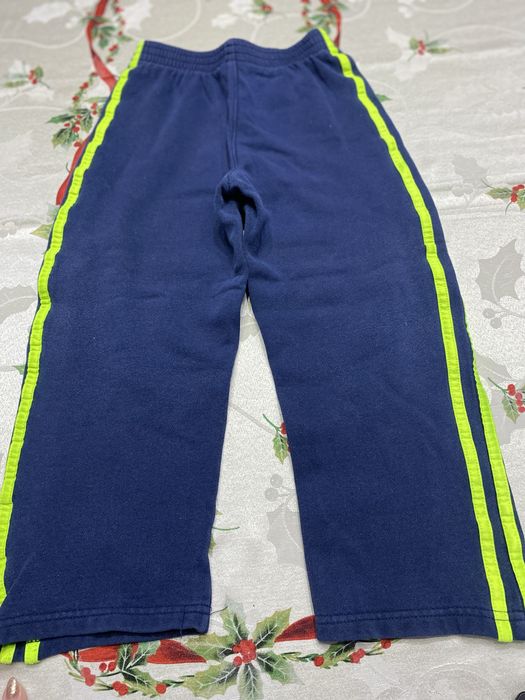 Долница анцуг за дете на 6 год.