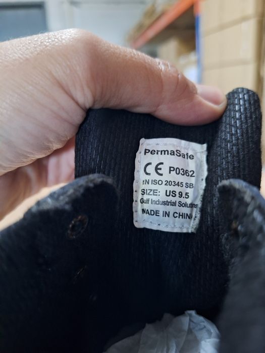 продам ботинки новые