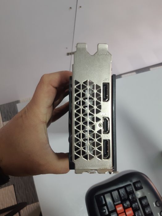 Rx 580 8gb 256 bit idial xolatda olgan odam baraka topadi