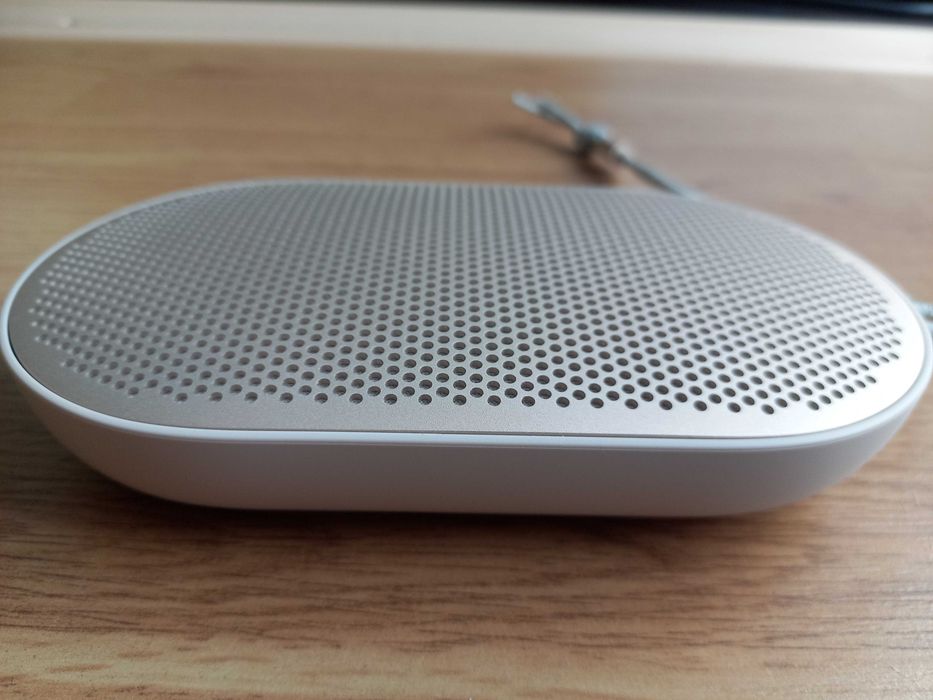 Bluetooth колонка Bang & Olufsen Beoplay P2 (Sand Stone) – Неизползвана / Луксозна / Пълен комплект
