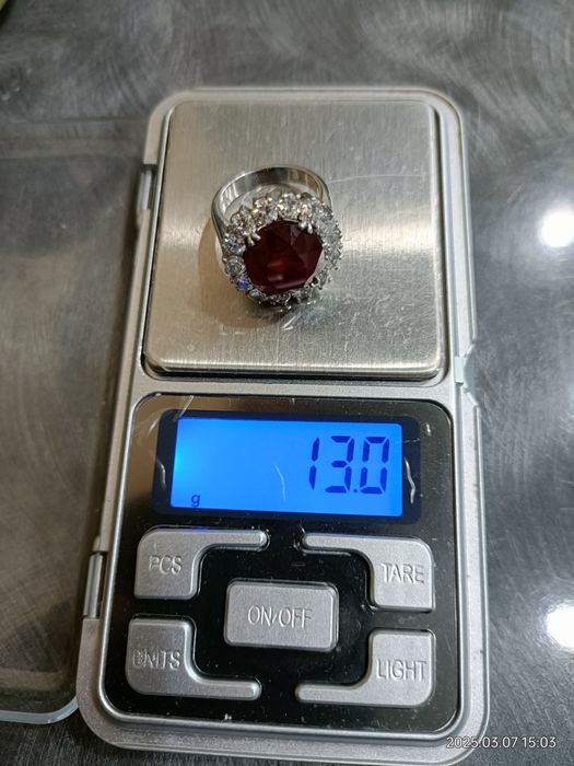 Vind inel din aur 18kt cu diamante 2,3ct și rubin 13,75ct