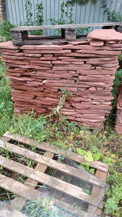 Камень плитняк , песчаник,