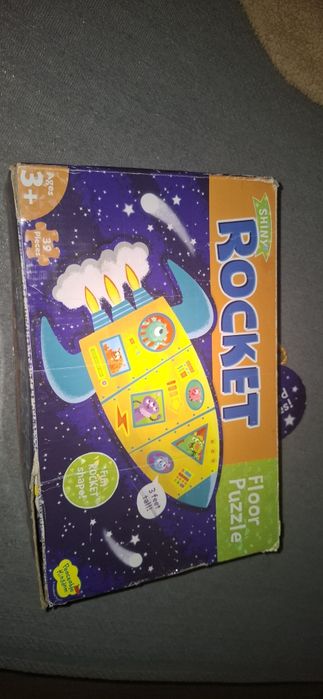 Puzzle  de podea in forma de racheta