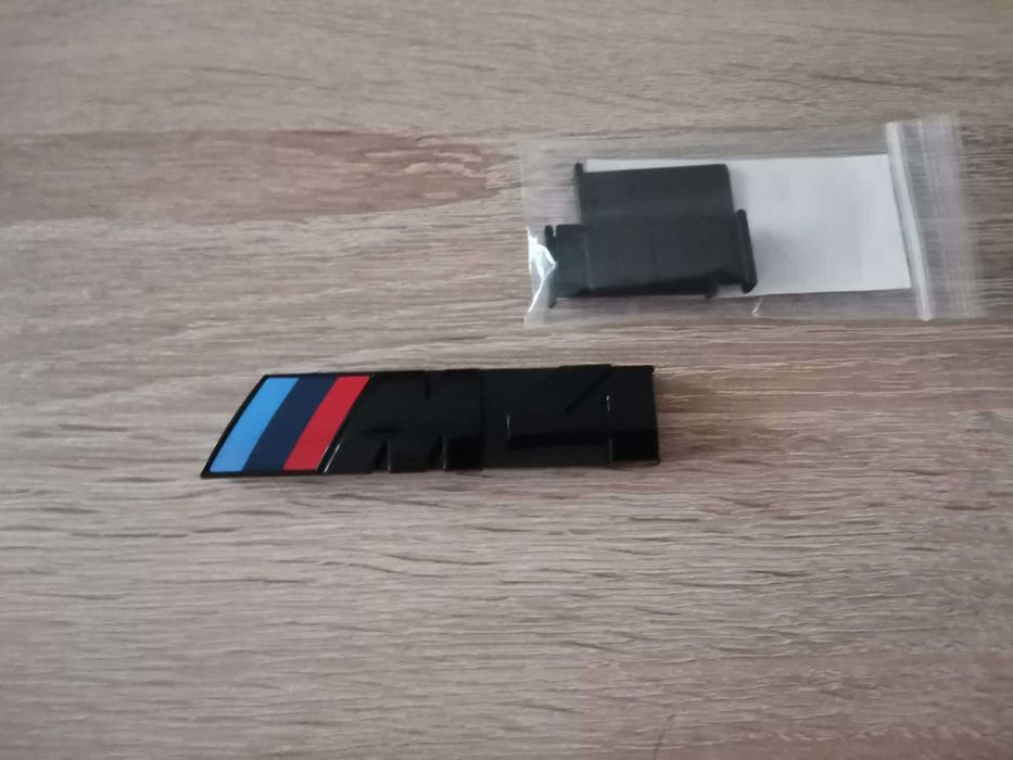 Предна решетка черна емблема BMW M4
