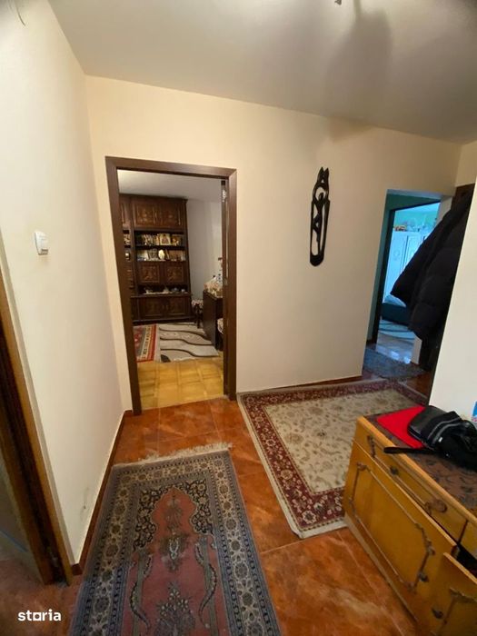 3 camere decomandate cu centrala, foarte spatios, Scoala M Sadoveanu