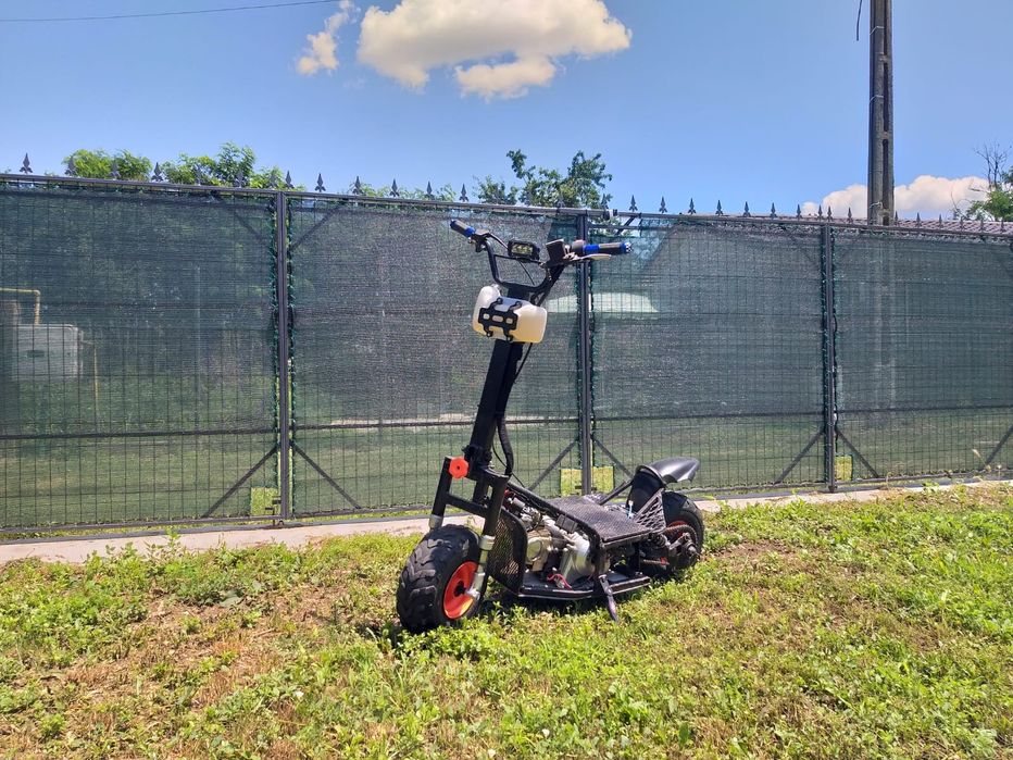 Vand motocross trotineta  cu motor benzina