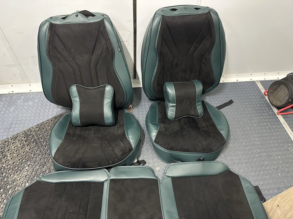 Продам чехлы в авто состояние новых универсальные