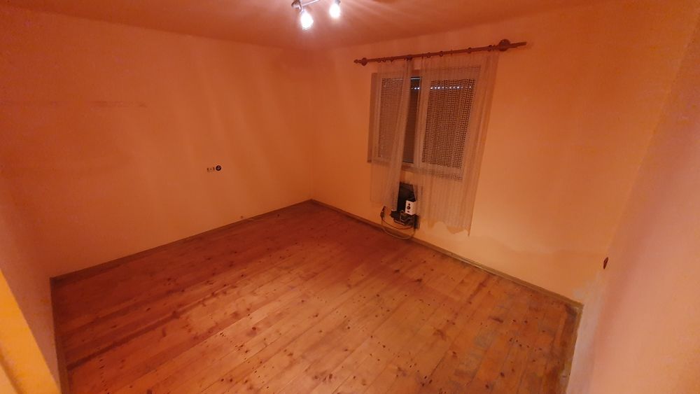 Casa P+M ,teren 2023mp Str Constitutiei  190,langa A1