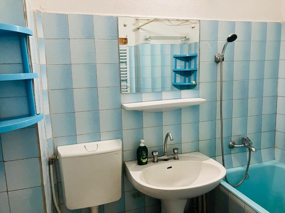 Vand apartament cu doua camere