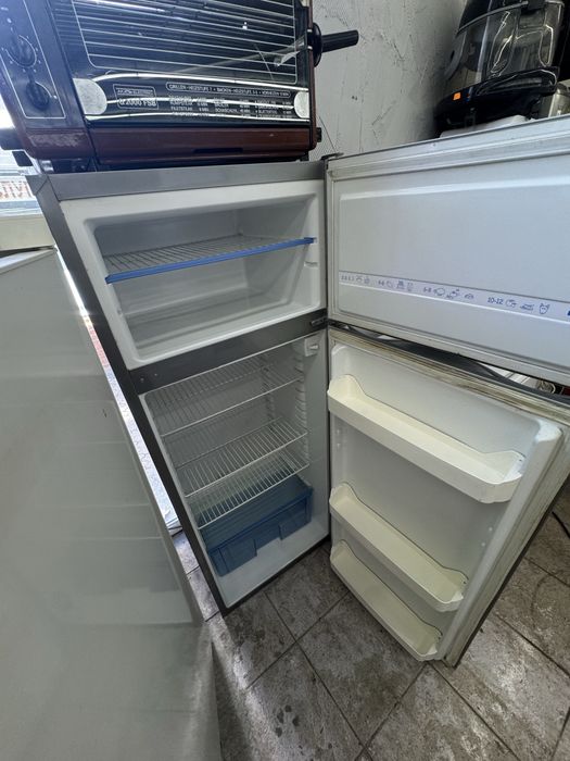 Хладилник с фризер indesit