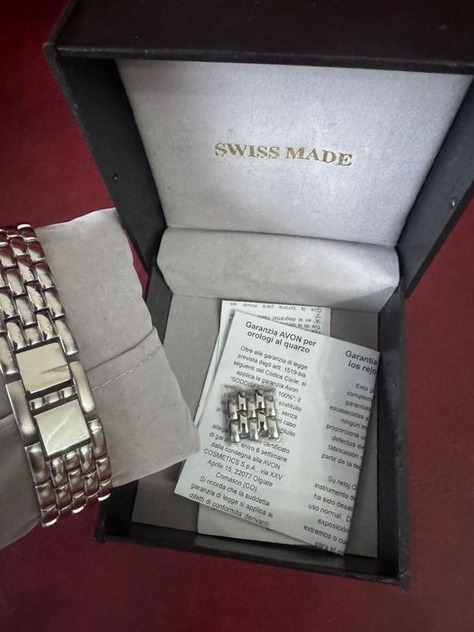 Чисто нов швейцарски часовник