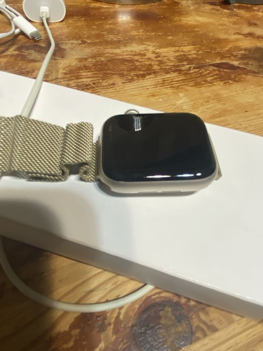 Продам Apple watch se