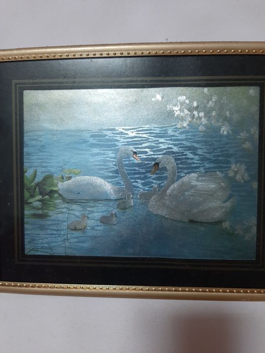 Vând diverse tablouri mici,medii sau mari.