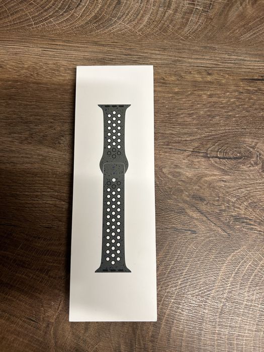 Apple Watch Series 10 (42mm, GPS) – Ca NOU + BONUS Curea Nike (Baterie 100%)