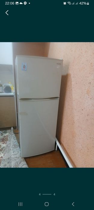 Холодильник сотилади