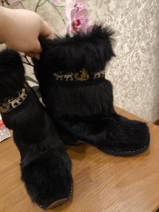 Продам  женские унты