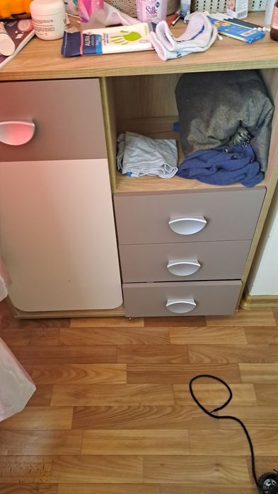 Продам 2 Шкафа  и комод