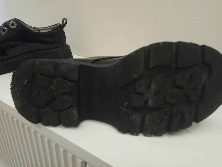 продам туфли для девочки