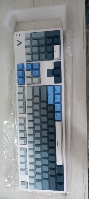 Rapoo V500 Pro   Mexanik klaviatura Yangi  Zo‘r holatda ideal tanl