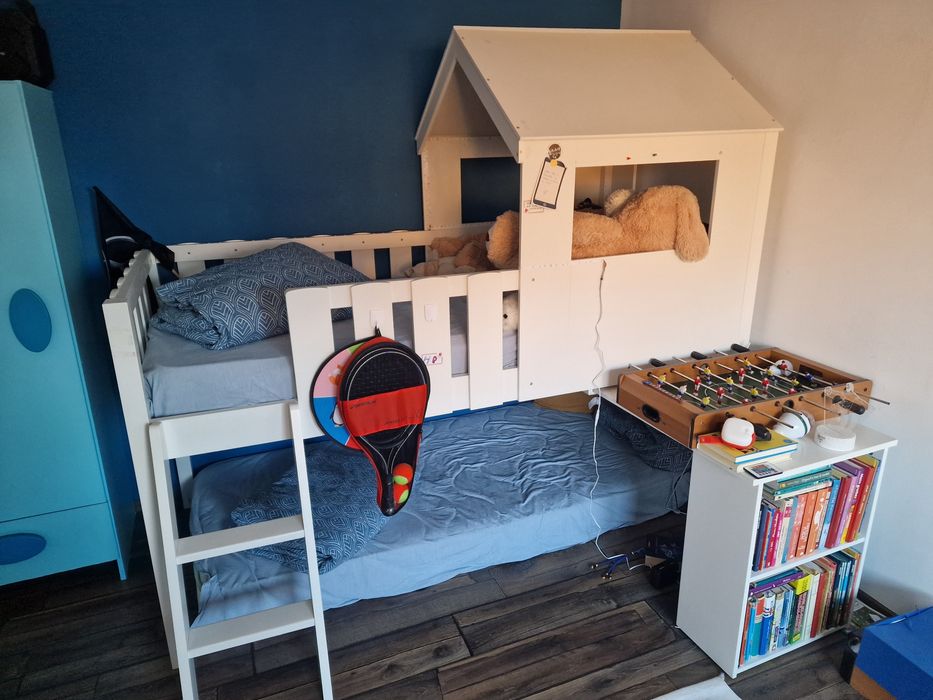 Pat tip căsuță pentru camera copiilor