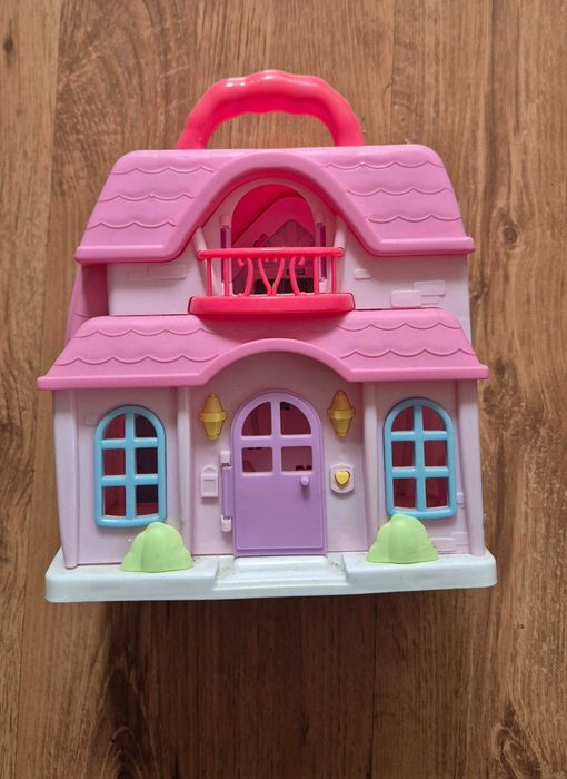 Детска пералня играчка, Къща за кукли