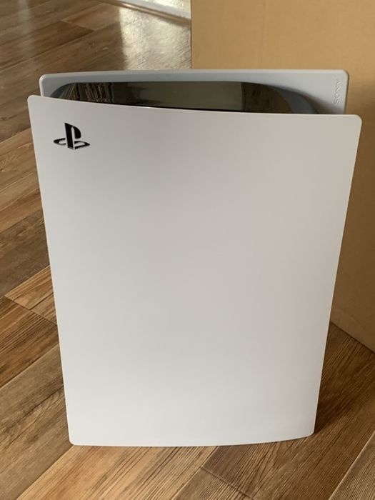 Playstation 5 с геймпадами 825 GB