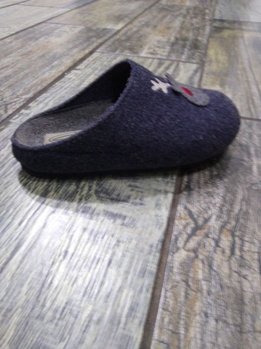 Продам домашние тапочки с оленем.