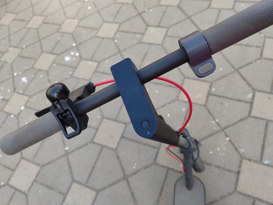 Vând trotineta electrica xiaomi scooter 4