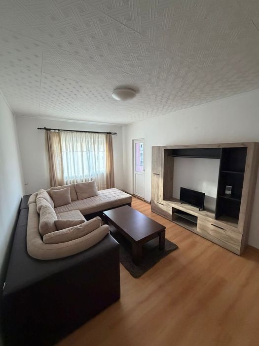 Închiriez apartament