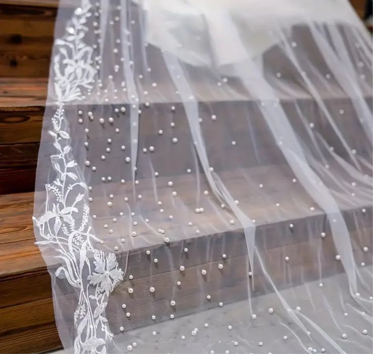 Voal alb pentru mireasa