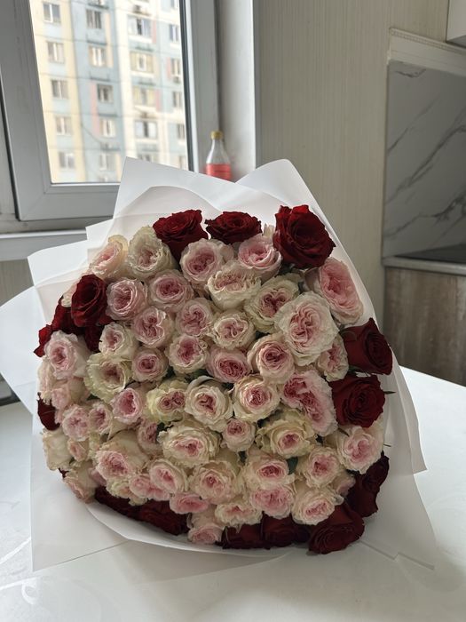 Цветы 25-30 штук розовые с красными