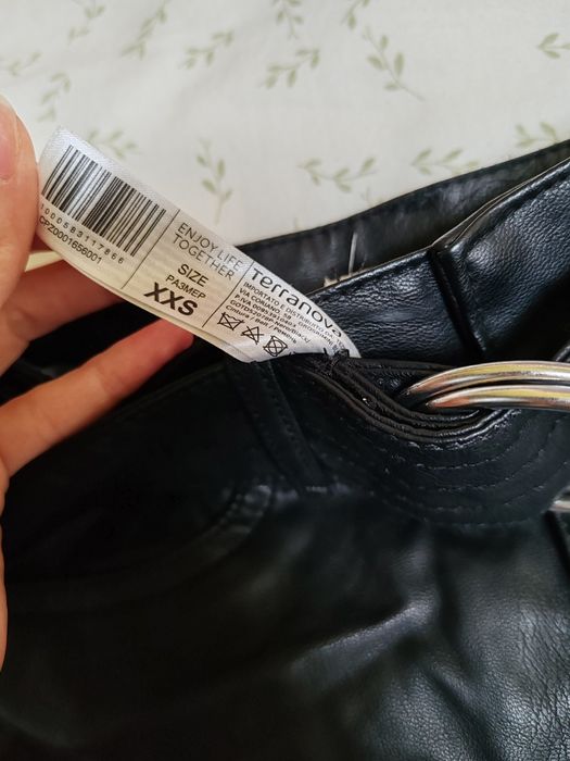 Черна кожена пола XXS