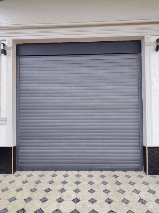 Автоматик рулонли ва секцион дарвозалар ўрнатамиз.