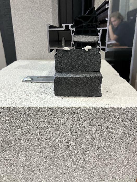 Алюминевые окна пластиковые окна входные группы охранные посты витражи