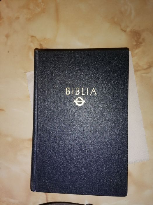 Biblie veche, rara, editata în Anglia an 1966.