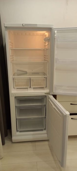 Холодильник Indesit