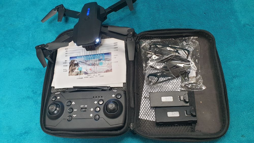 Drona Noua cu Camera Hd – 2 baterii, telecomanda, accesorii de rezerva