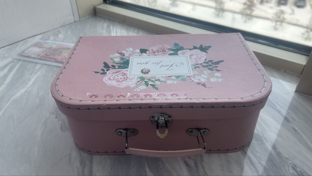 Чемодан детских резинок и заколок