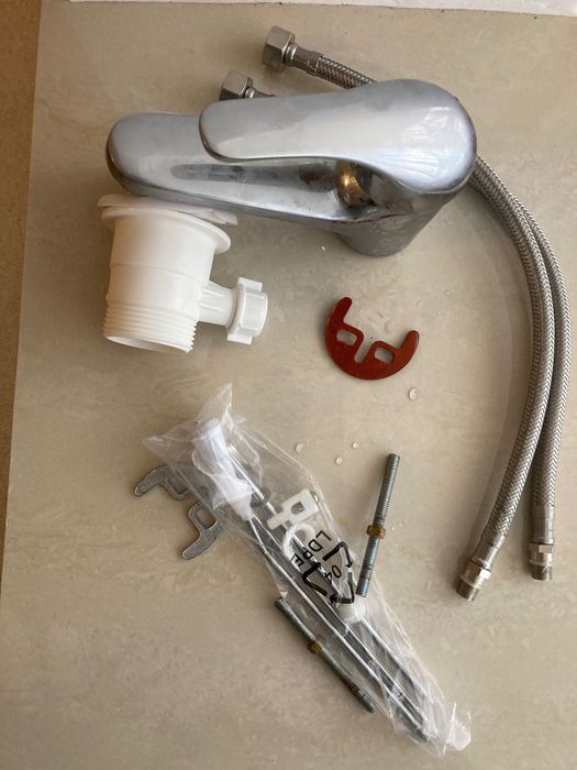 Baterie dus . Baterie baie. Baterie lavoar. Baterie chiuveta + ventil