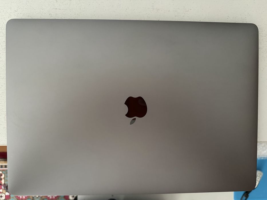 Macbook Pro i7/16/256