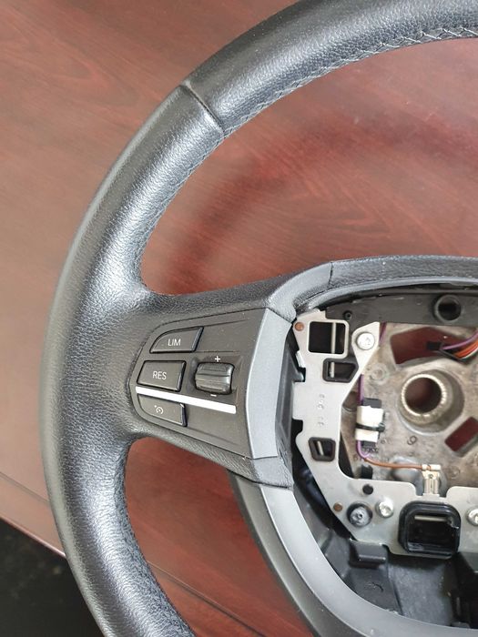 Volan bmw f10 in stare foarte buna