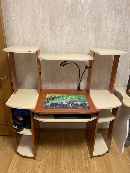 Срочно продается рабочий столик для школьников
