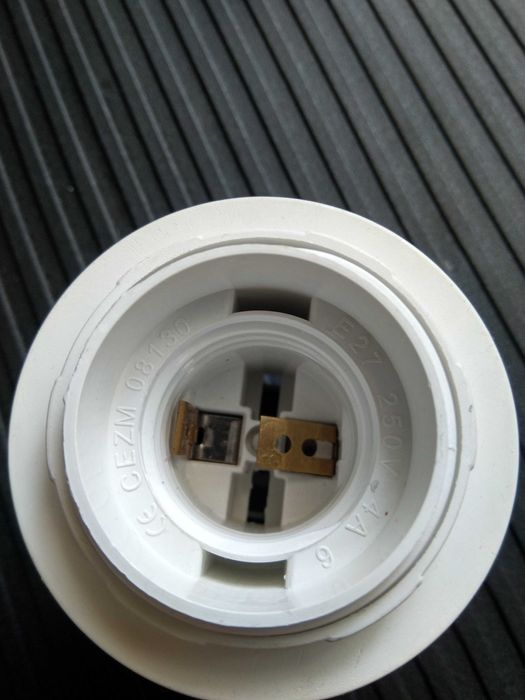 Патрон Е27 люстровый UNIVersal, новый