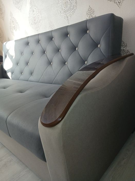 Продаётся диван накладной в хорошем состоянии