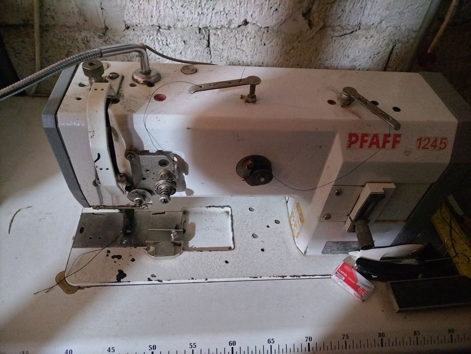 Masina de cusut. Pfaff 1245 triplu transport