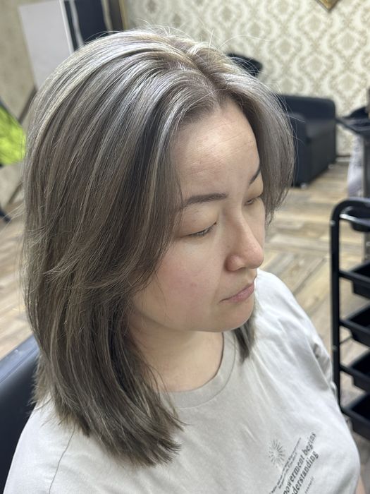 Парикмахер стилис коларист