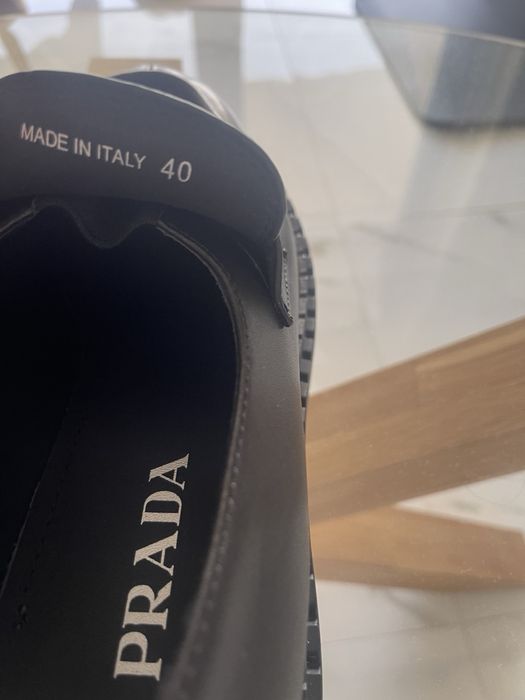 Обувки Prada, Hogan