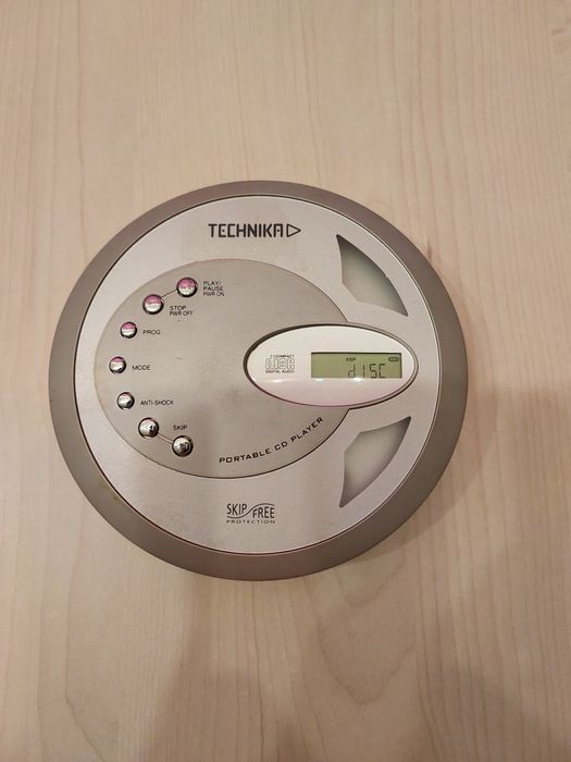Lot 4 CD-Playere Technika, IQ. Citiți anunțul.