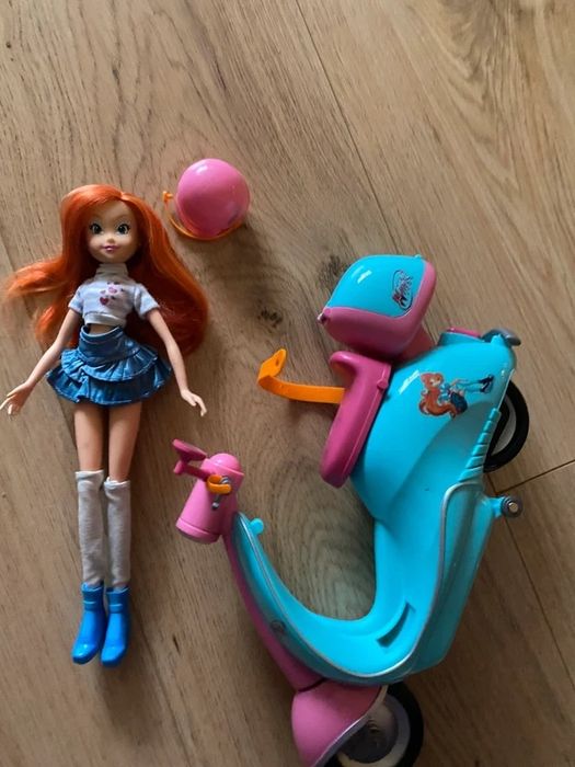 Winx Club / Клуб Уинкс Блум със скутер без липсващи части,witty toys